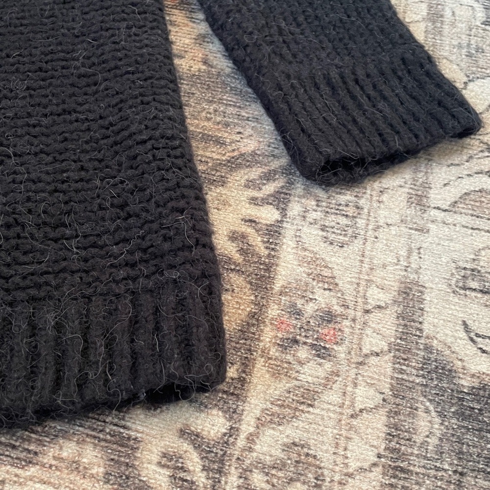 FREE PEOPLE ALPACA WOOL KNIT SWEATER Size L
Black
Like new - Picture 5 of 10